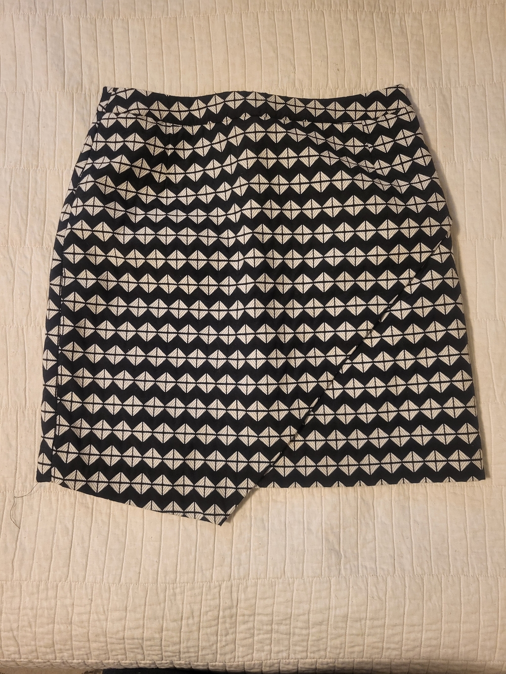 H&M Black and White Geometric Mini Skirt